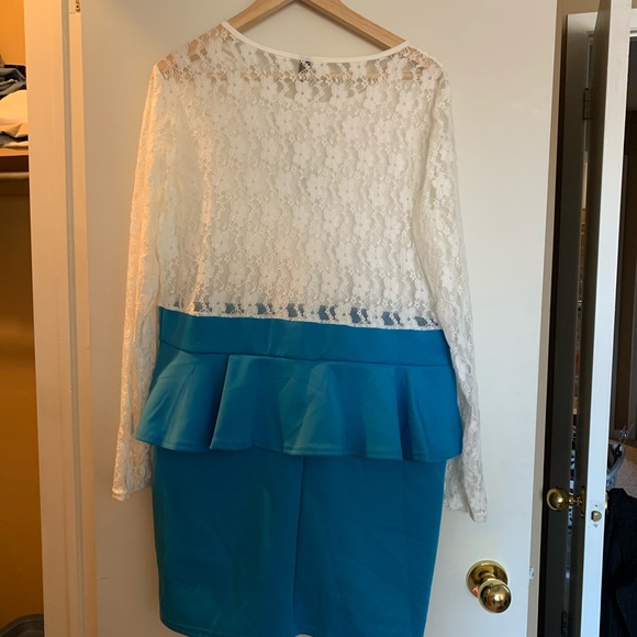 🆕 Plus Sized Lace Peplum Dress - Picture 2 of 7